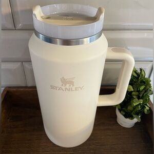 Stanley 64 oz cream